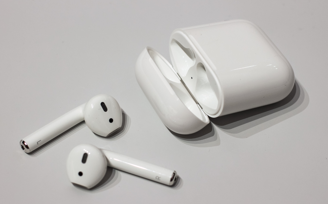 AirPods не мигает белым и не подключается по Bluetooth